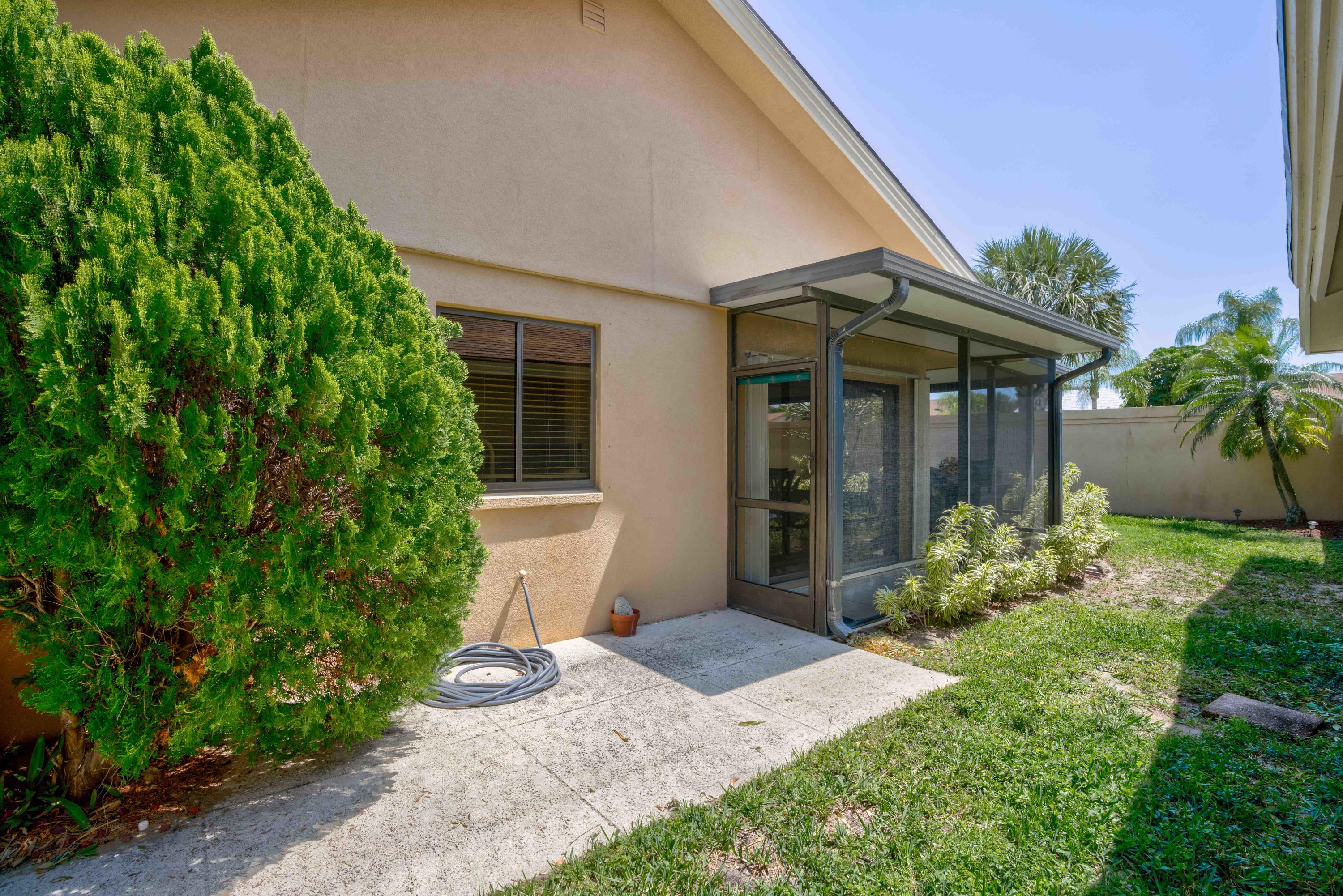 149 Beach Summit Court Jupiter, FL 33477 - Photo 37 of 46 Side Yard