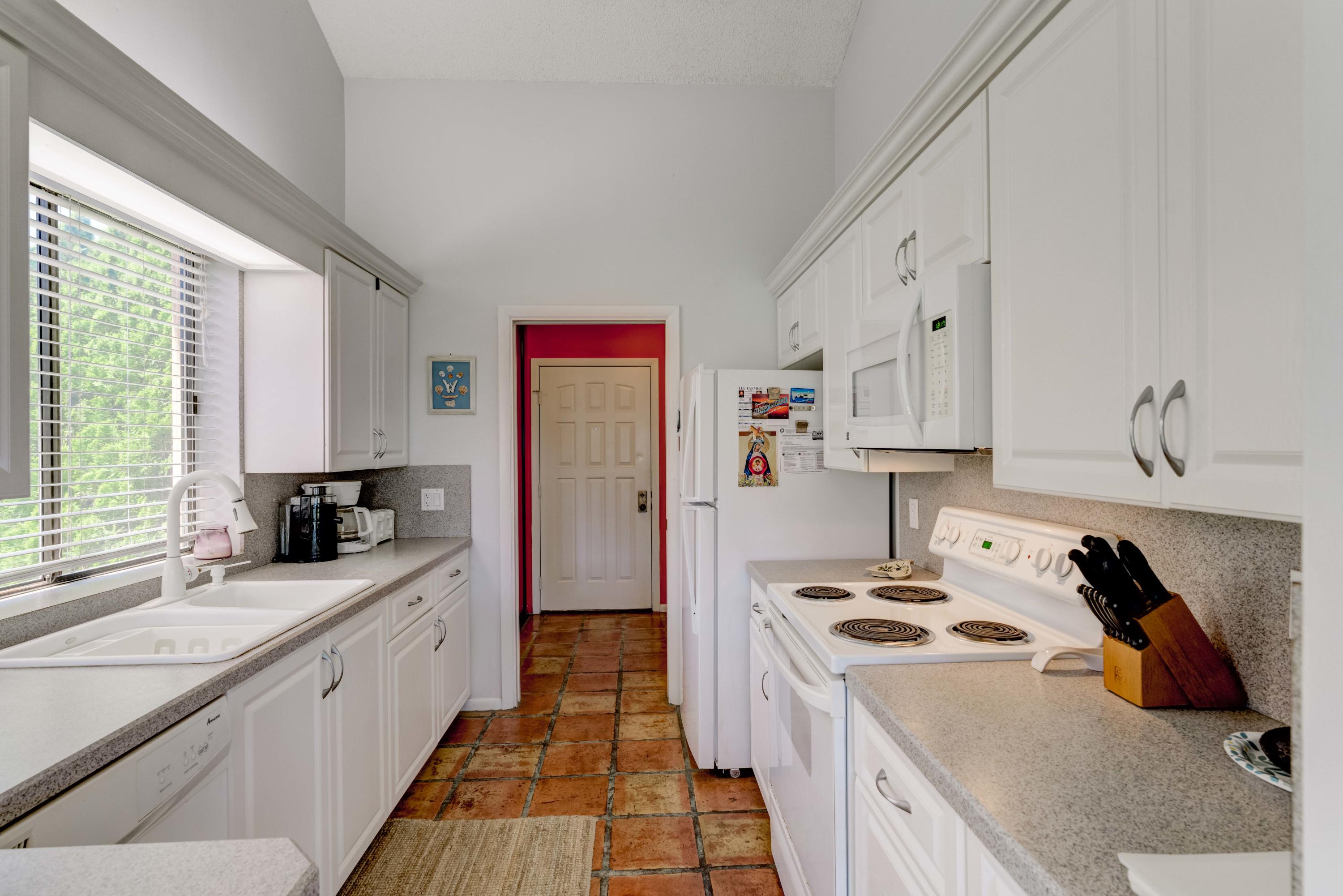 149 Beach Summit Court Jupiter, FL 33477 - Photo 8 of 46 kitchen