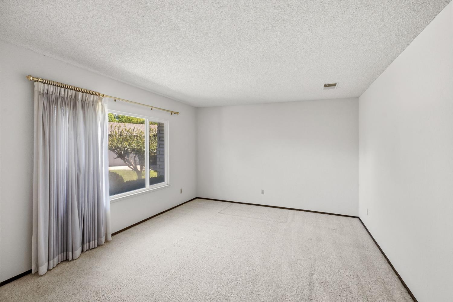 2628 Turquoise Court Modesto, CA 95355 - Photo 7 of 39