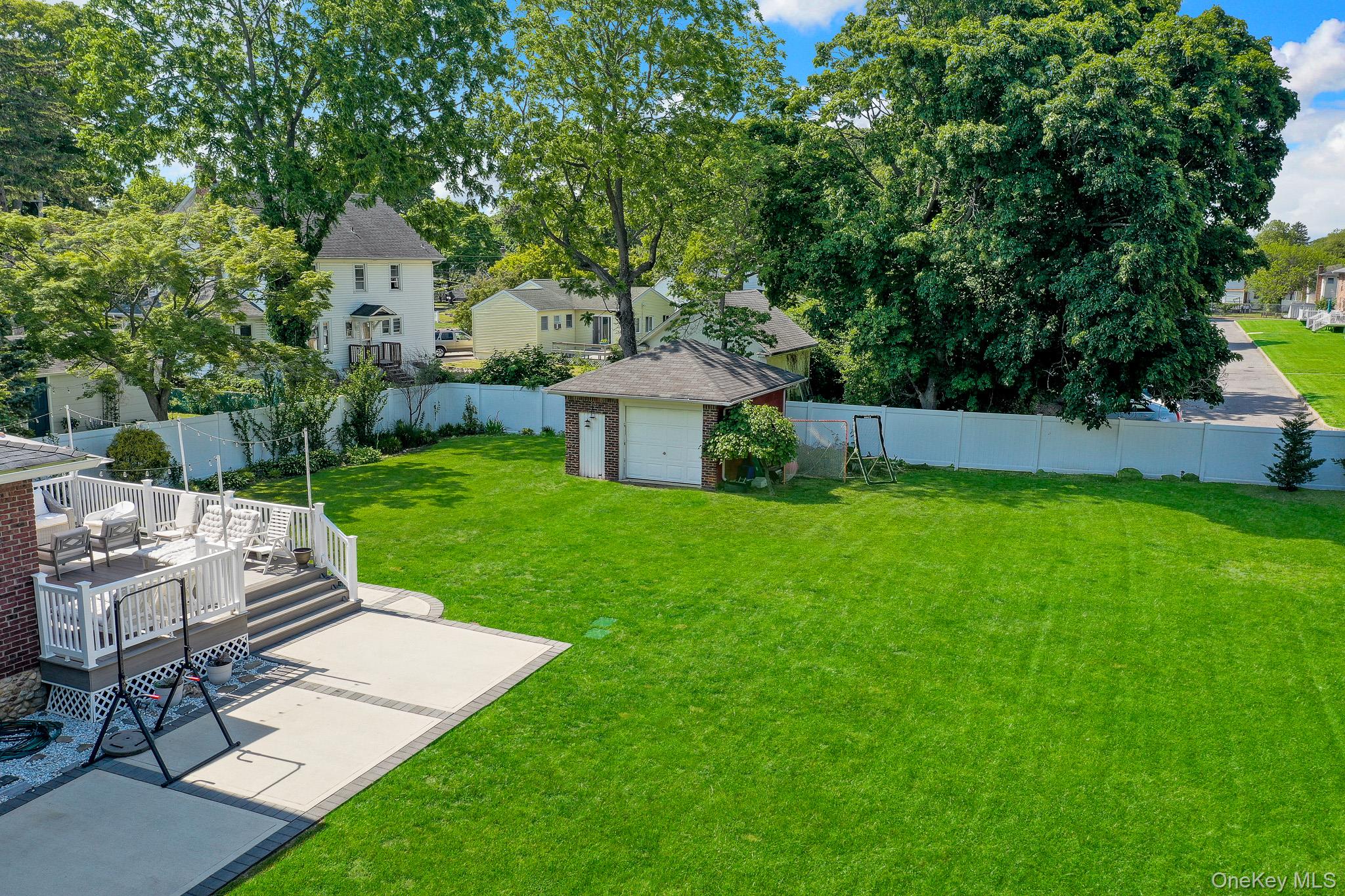147 Locust Avenue Babylon, NY 11702 - Photo 27 of 31