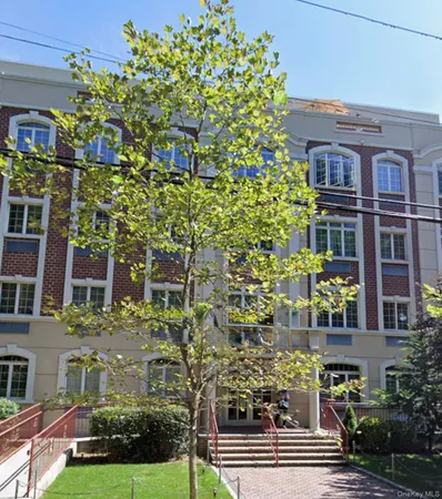$2,300 | 85-15 120th Street, Unit 5C | Kew Gardens