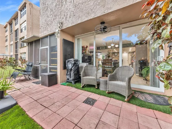 $359,000 | 9410 Live Oak Place, Unit 110, Davie, FL 33324