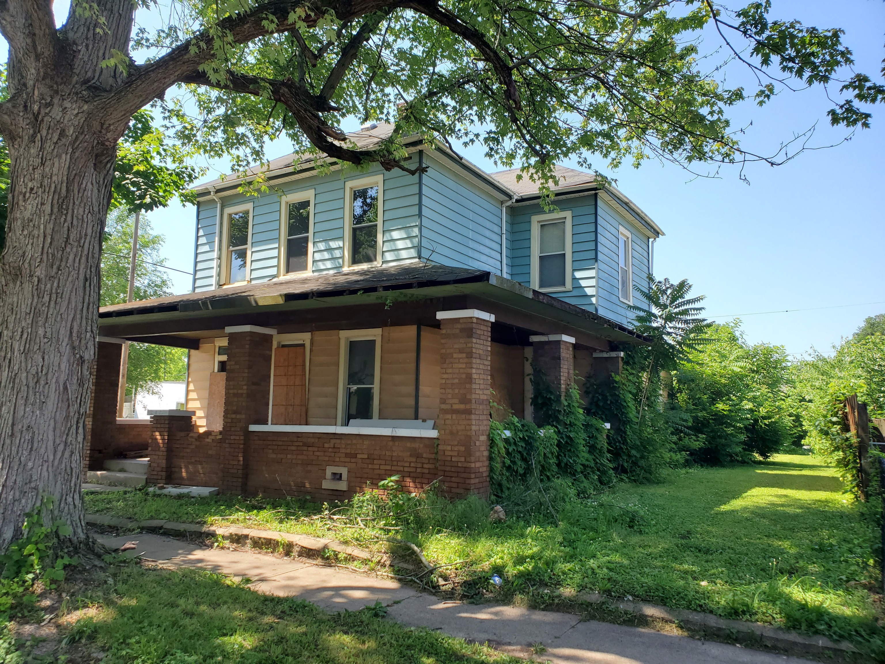 412 West 7th Street Anderson, IN 46016 - Photo 1 of 19
