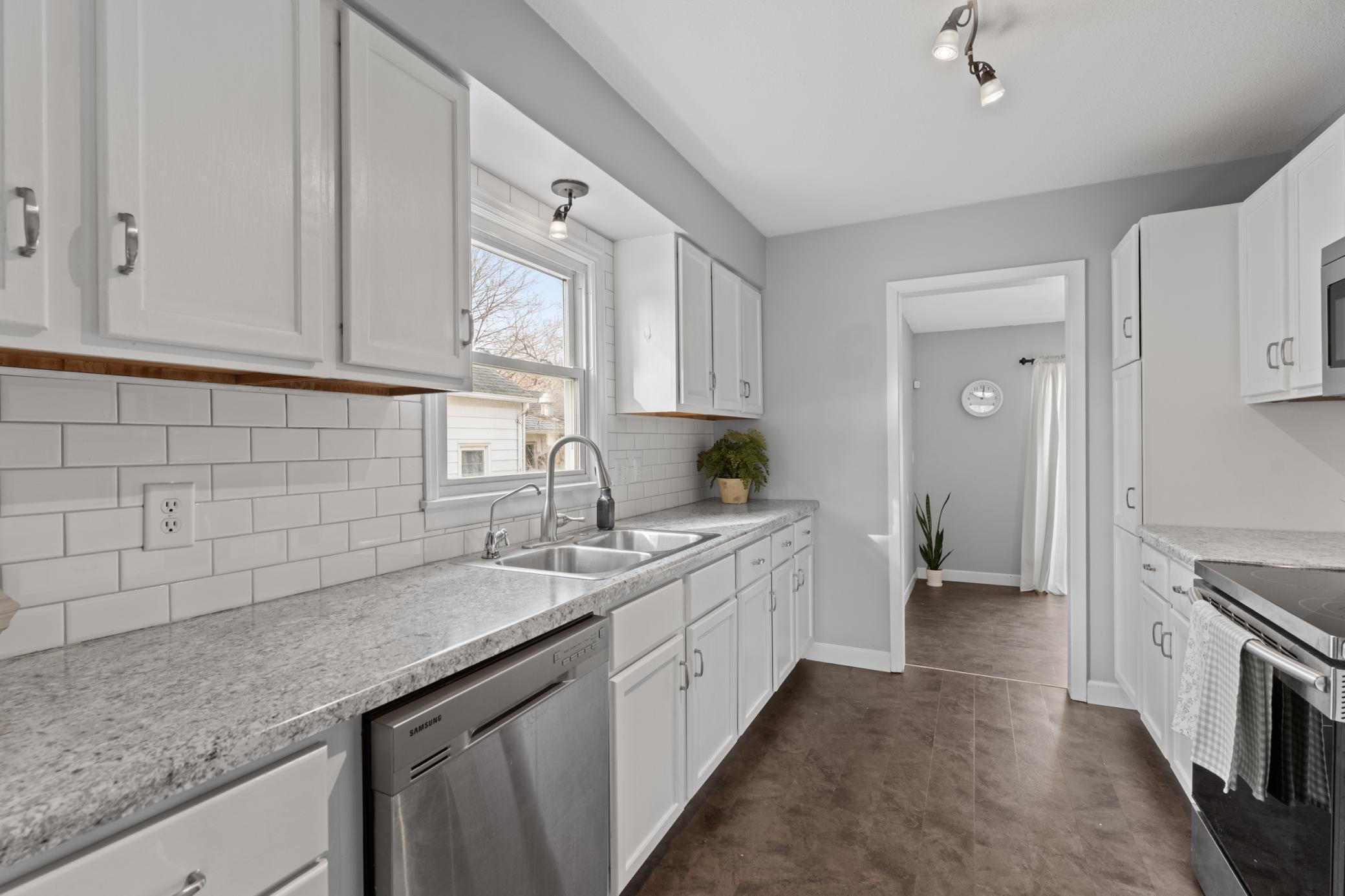 1053 3rd Avenue Southeast Rochester, MN 55904 - Photo 2 of 23