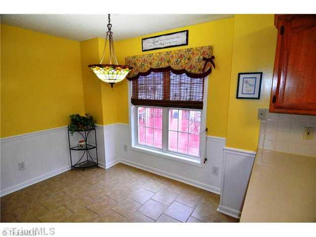 3305 Timberwolf Avenue High Point, NC 27265 - Photo 5 of 16 Breakfast.