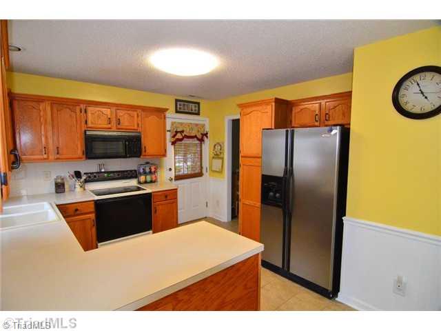 3305 Timberwolf Avenue High Point, NC 27265 - Photo 7 of 16 Kitchen.