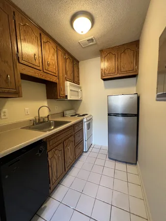 $880 | 132 Ballygar Street, Unit J, Clarksville, TN 37043