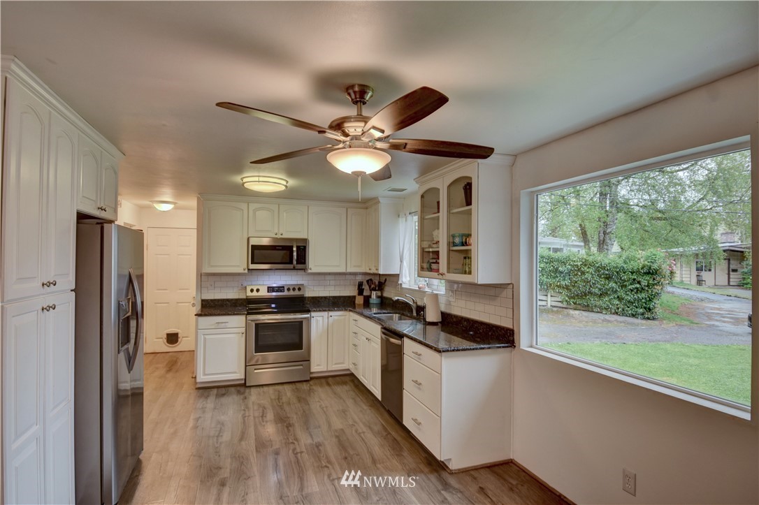3527 Rasmussen Lane Bremerton, WA 98310 - Photo 2 of 25 Gallery Image 2