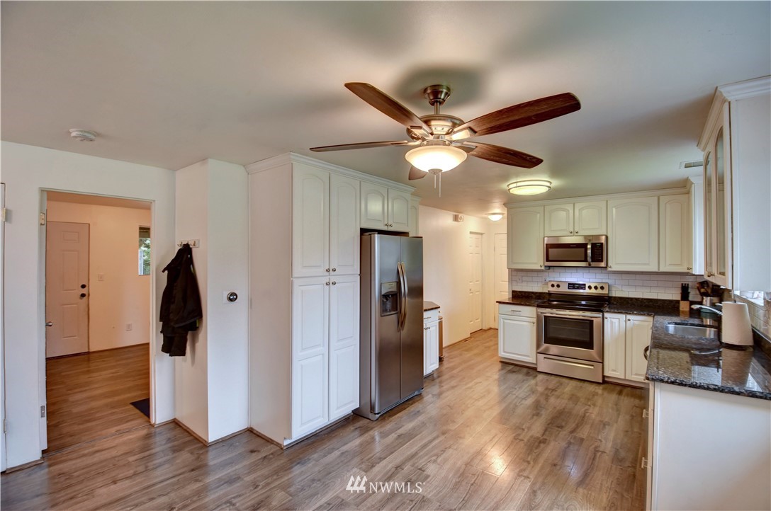 3527 Rasmussen Lane Bremerton, WA 98310 - Photo 3 of 25 Gallery Image 3
