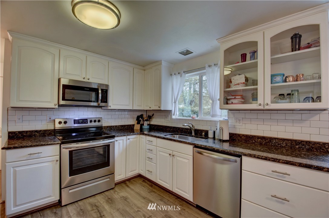 3527 Rasmussen Lane Bremerton, WA 98310 - Photo 4 of 25 Gallery Image 4