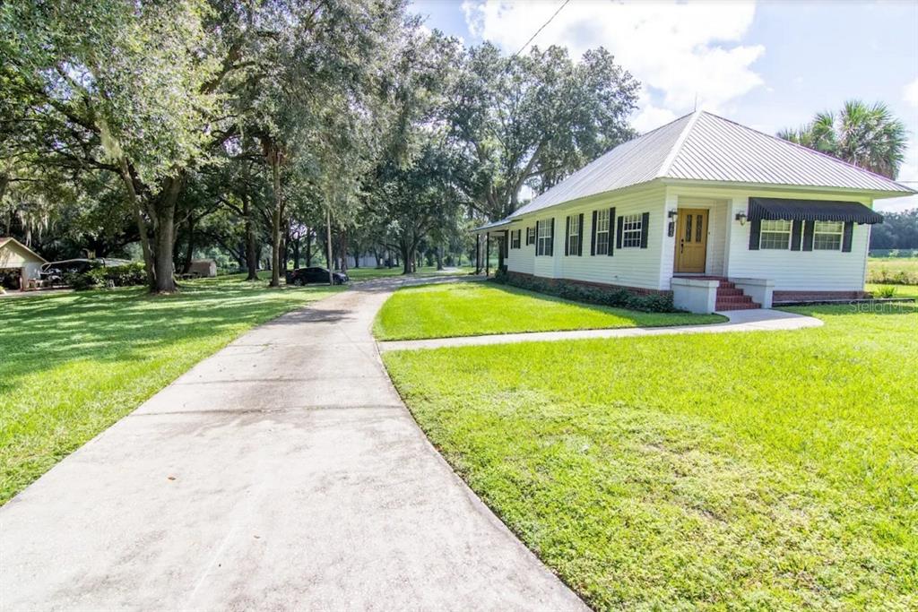 305 North Dover Road Dover, FL 33527 - Photo 1 of 1 Front entrance