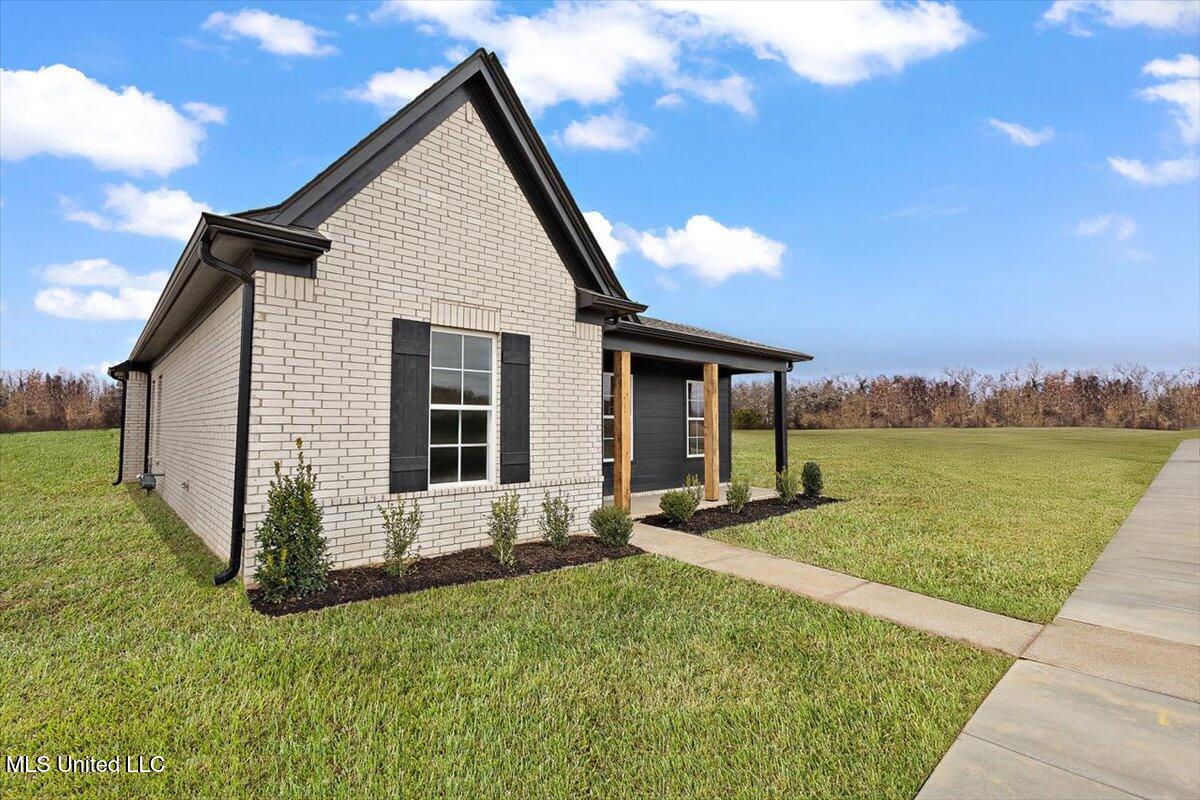 445 Sunflower Street Nesbit, MS 38651 - Photo 2 of 32 Sidon