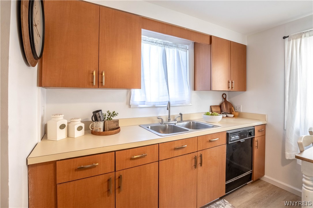 31 Wellington Road Cheektowaga, NY 14225 - Photo 20 of 46 Lower Kitchen