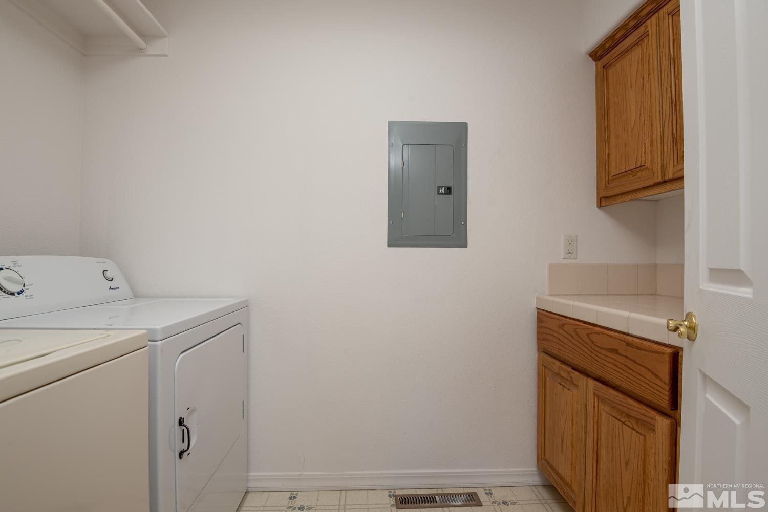 2876 Jackie Circle Minden, NV 89423 - Photo 22 of 40 a utility room with dryer and washer