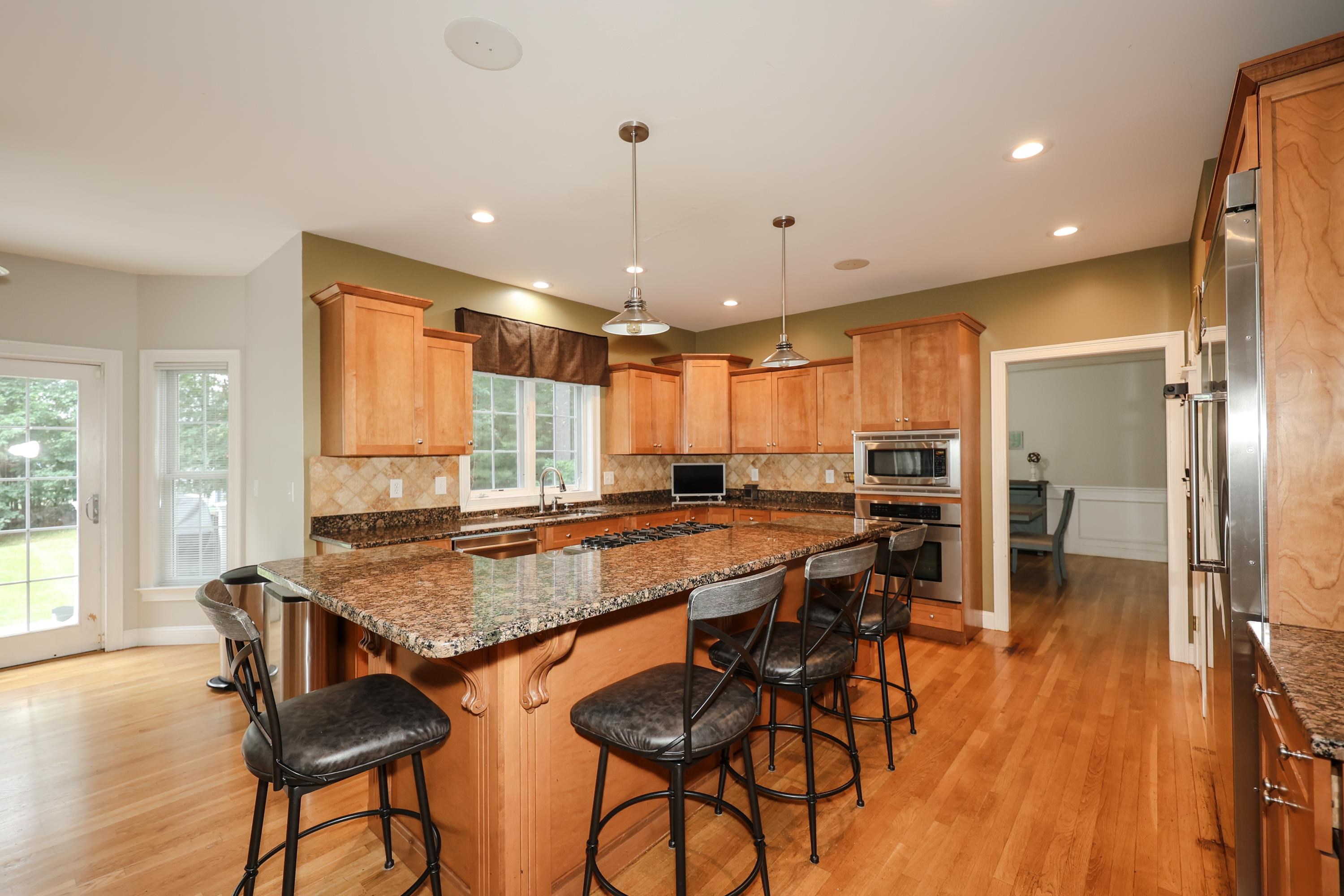 33 Emerson Lane Hollis, NH 03049 - Photo 11 of 38