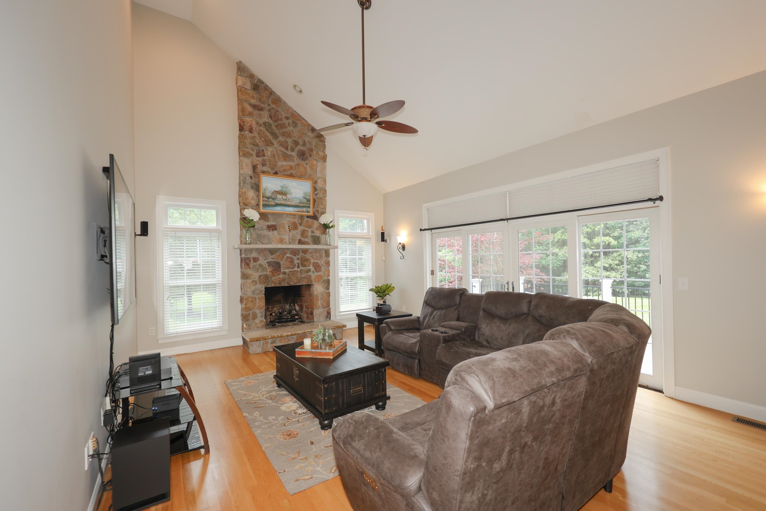 33 Emerson Lane Hollis, NH 03049 - Photo 19 of 38