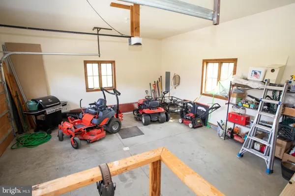 $848,000 | 41 Farmhouse Lane, Lost City, WV 26810