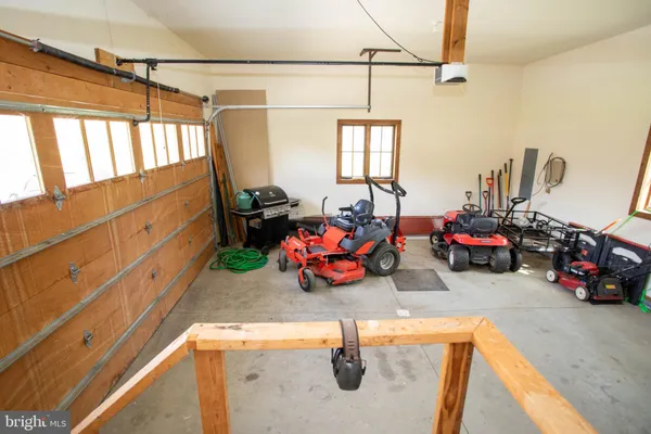$848,000 | 41 Farmhouse Lane, Lost City, WV 26810