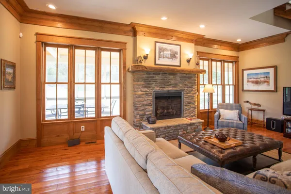 $848,000 | 41 Farmhouse Lane, Lost City, WV 26810