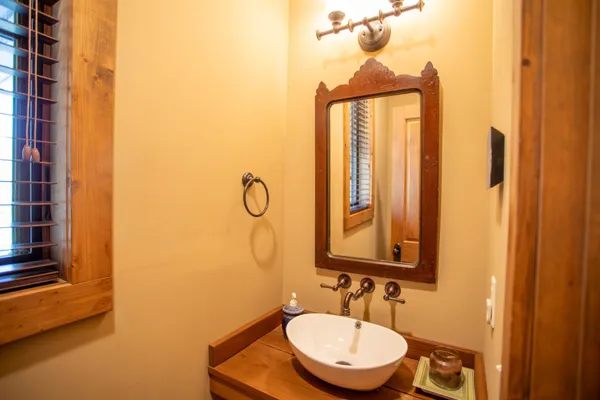 $848,000 | 41 Farmhouse Lane, Lost City, WV 26810