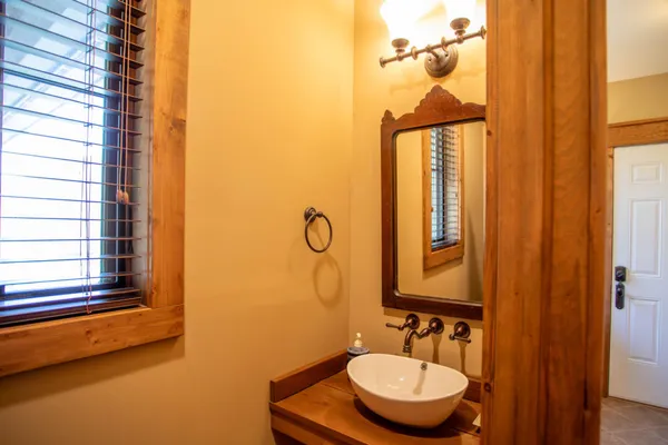 $848,000 | 41 Farmhouse Lane, Lost City, WV 26810