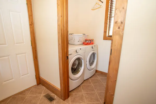 $848,000 | 41 Farmhouse Lane, Lost City, WV 26810