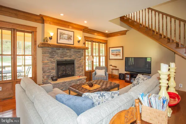 $848,000 | 41 Farmhouse Lane, Lost City, WV 26810