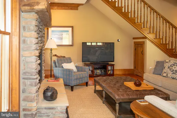 $848,000 | 41 Farmhouse Lane, Lost City, WV 26810