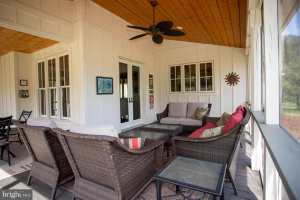 $848,000 | 41 Farmhouse Lane, Lost City, WV 26810