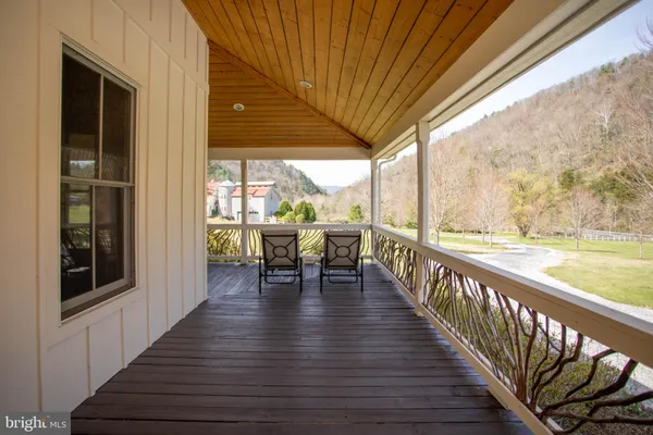 $848,000 | 41 Farmhouse Lane, Lost City, WV 26810