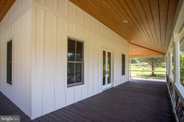 $848,000 | 41 Farmhouse Lane, Lost City, WV 26810