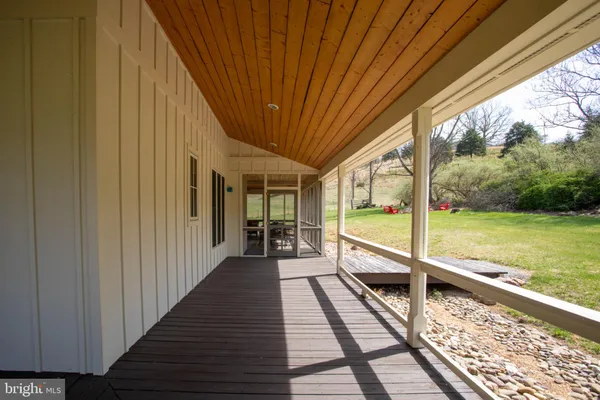 $848,000 | 41 Farmhouse Lane, Lost City, WV 26810
