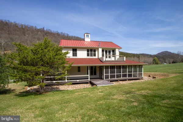 $848,000 | 41 Farmhouse Lane, Lost City, WV 26810