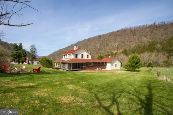 $848,000 | 41 Farmhouse Lane, Lost City, WV 26810