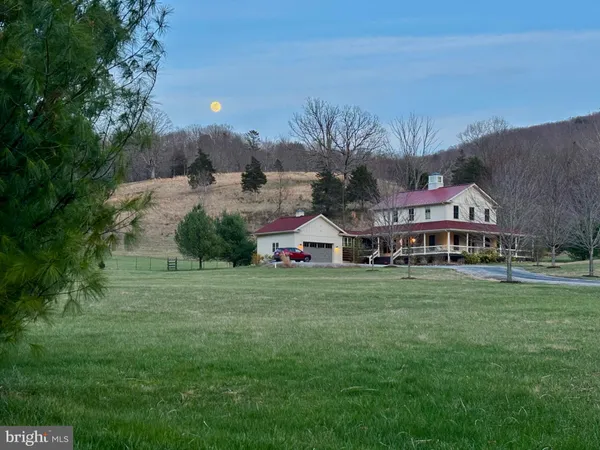 $848,000 | 41 Farmhouse Lane, Lost City, WV 26810