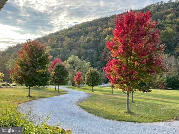 $848,000 | 41 Farmhouse Lane, Lost City, WV 26810