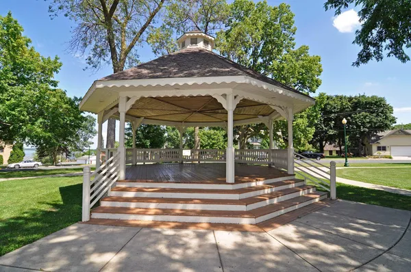 $250,000 | 1235 Primrose Lane, Waconia, MN 55387