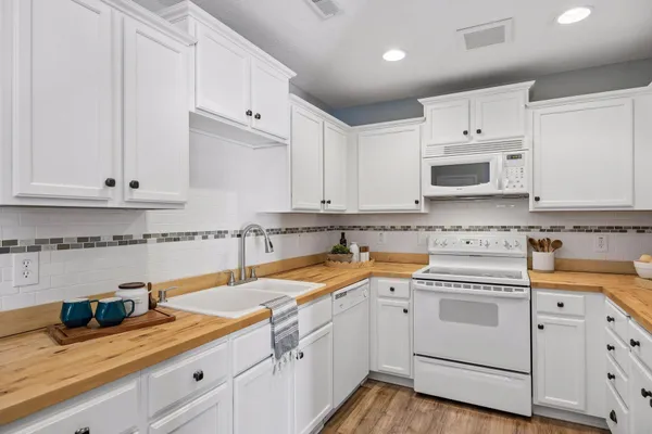 $250,000 | 1235 Primrose Lane, Waconia, MN 55387