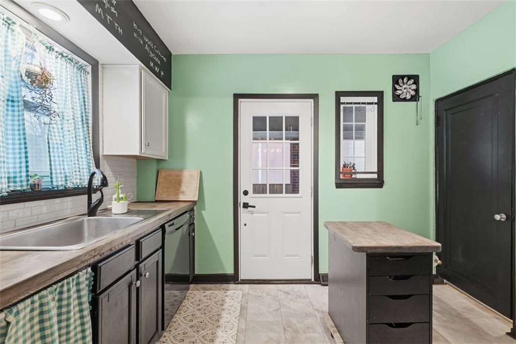 332 Highland Road Pittsburgh, PA 15235 - Photo 10 of 42 Gallery Image 10