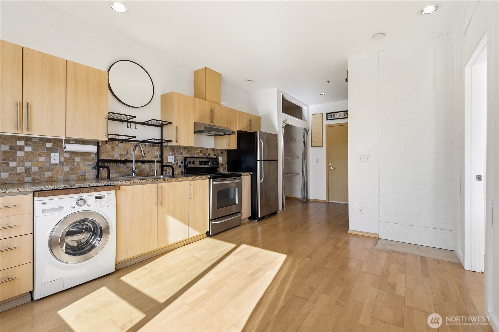 424 North 85th Street, Unit 404 Seattle, WA 98103 - Photo 13 of 31