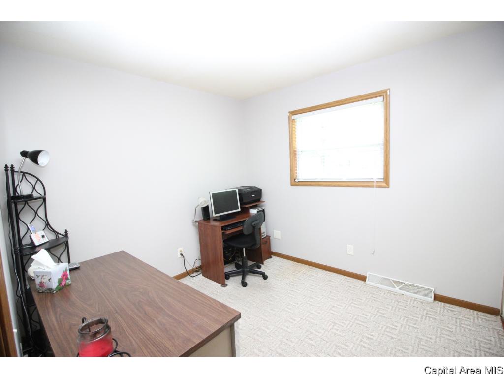 2744 Sandgate Road Springfield, IL 62702 - Photo 9 of 19