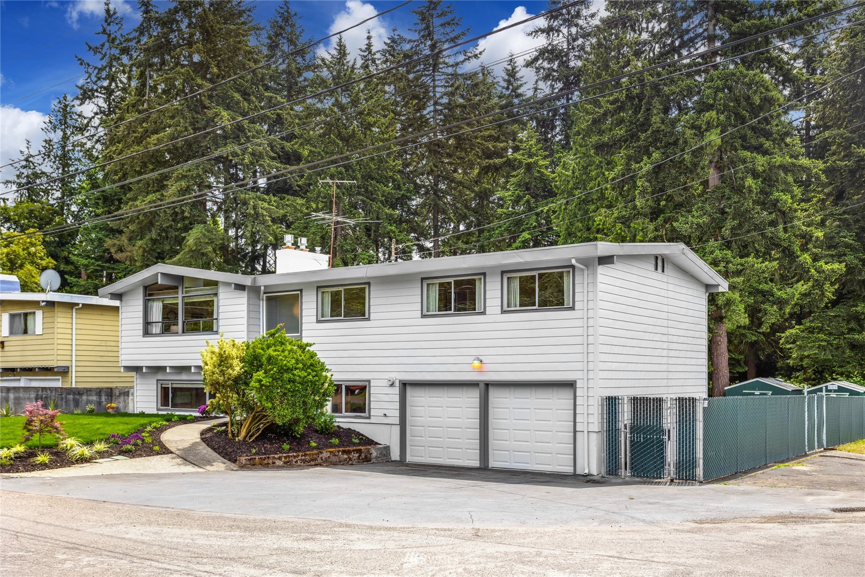 653 Southwest 116th Place Seattle, WA 98146 - Photo 3 of 36 Gallery Image 3