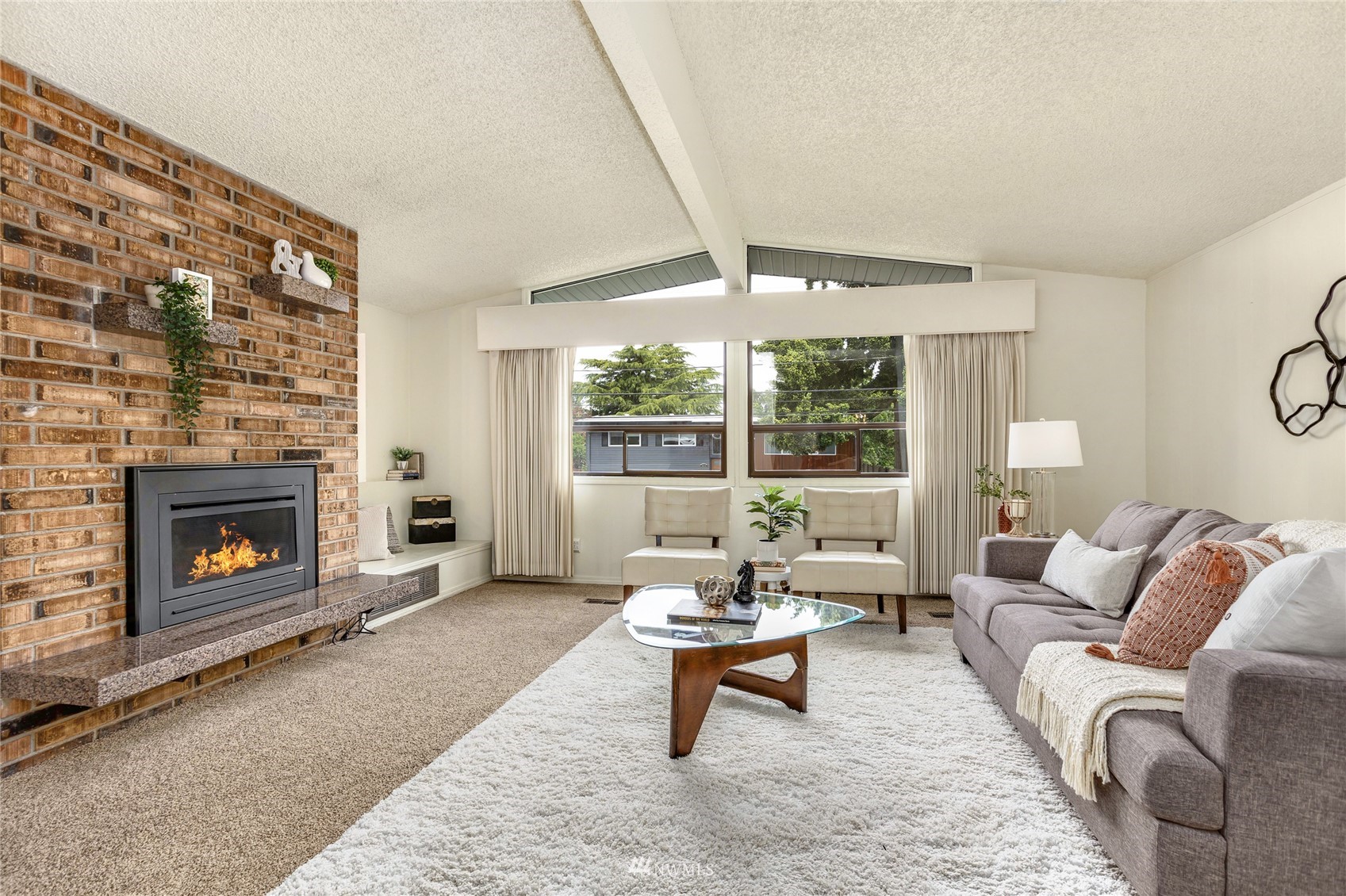 653 Southwest 116th Place Seattle, WA 98146 - Photo 5 of 36 Gallery Image 5