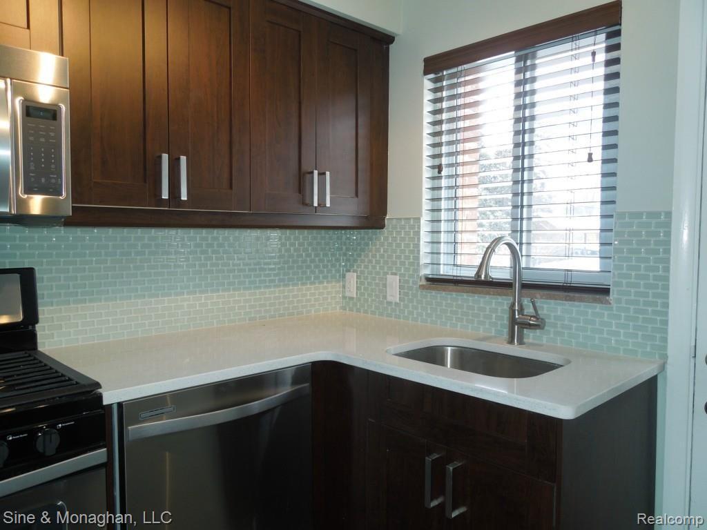 931 North Adams Road, Unit 8 Birmingham, MI 48009 - Photo 7 of 24