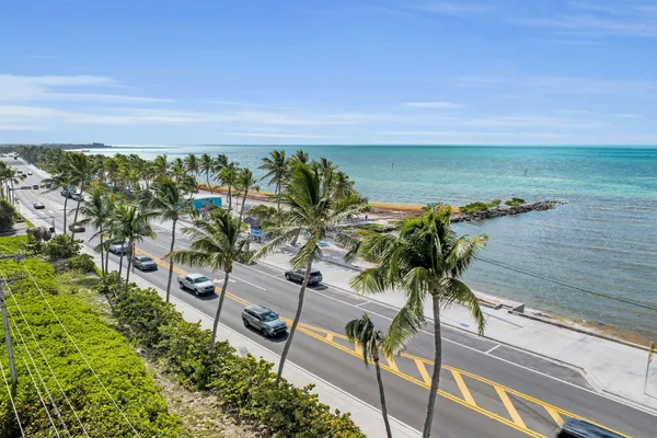 a view of a yard with furniture