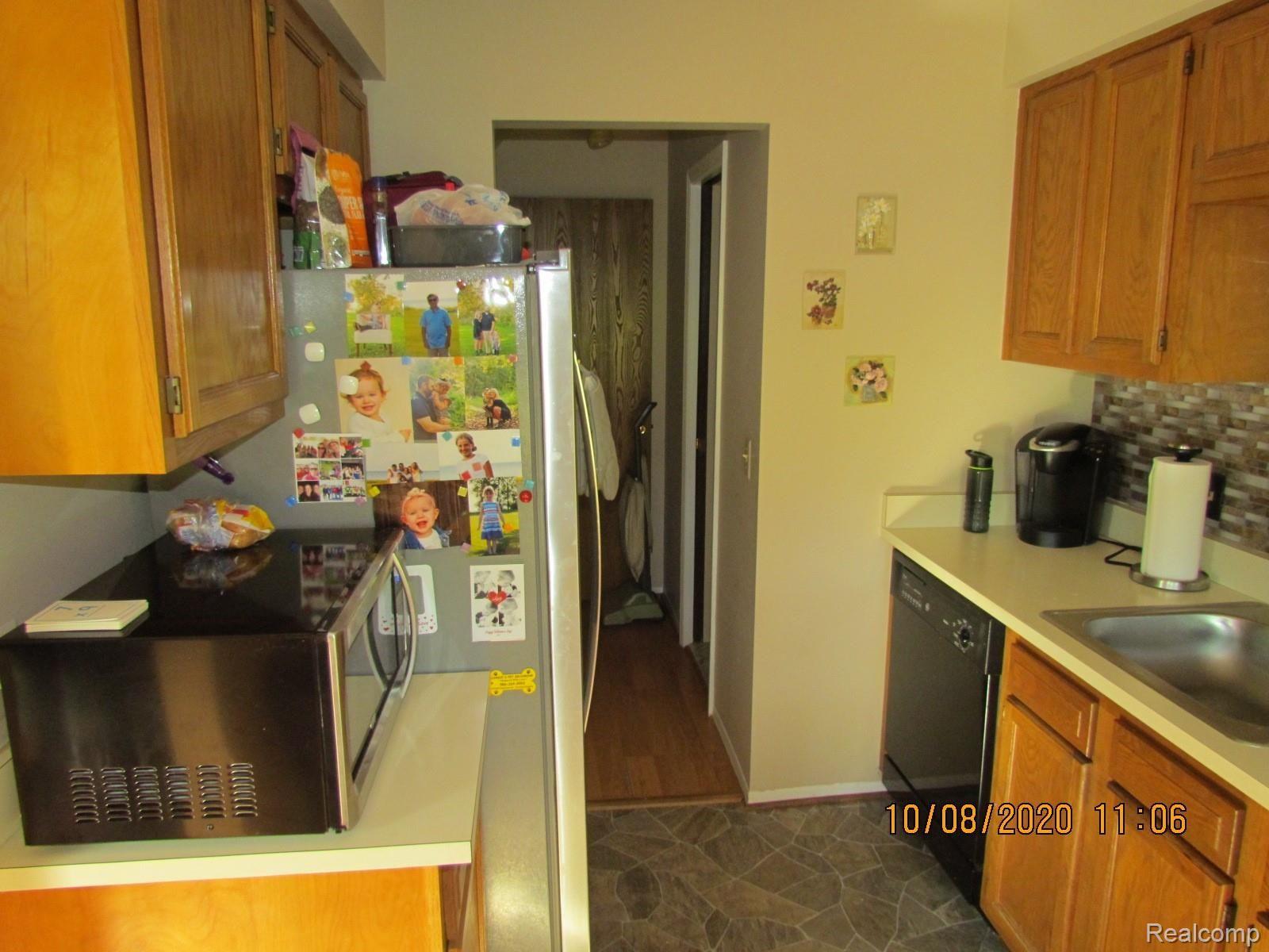 31646 Hoover Road Warren, MI 48093 - Photo 8 of 21 KITCHEN 2.JPG