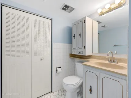 $229,900 | 500 Redondo Drive, Unit 109, Downers Grove, IL 60516