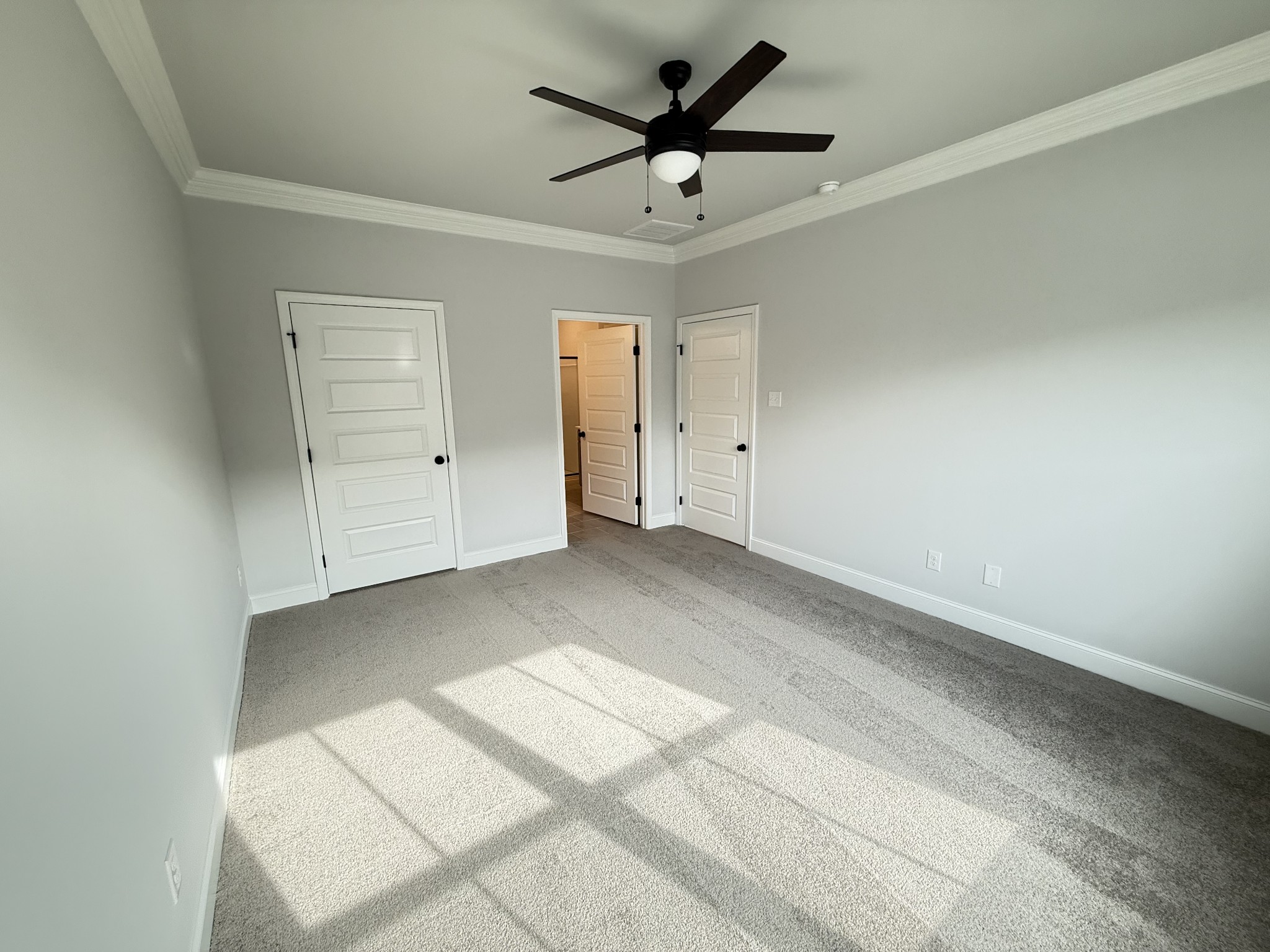 607 Rohan Drive Murfreesboro, TN 37129 - Photo 9 of 24 a view of a livingroom with a ceiling fan