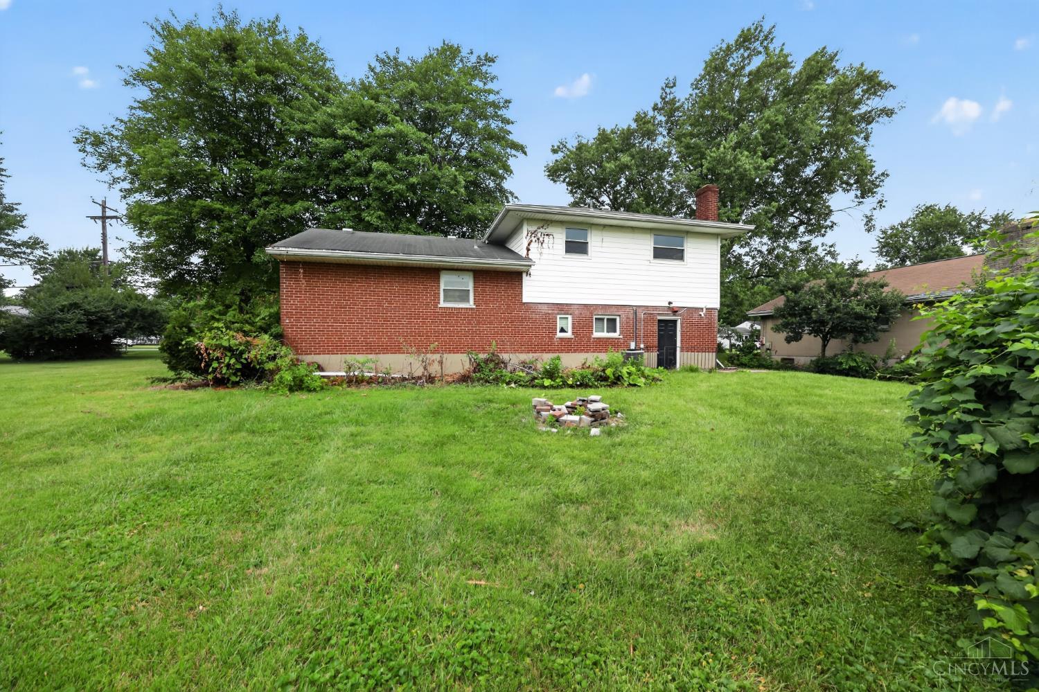 11410 Pippin Road Cincinnati, OH 45231 - Photo 3 of 33