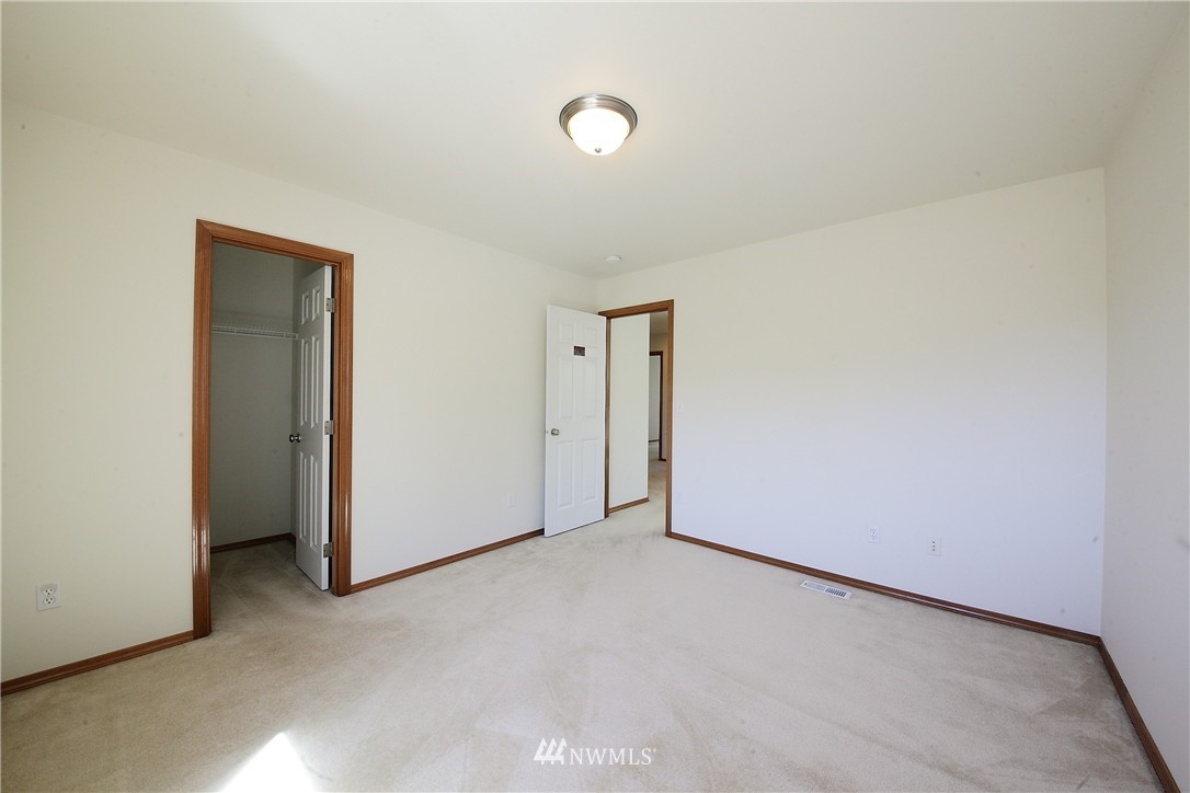 1302 186th Street Southeast Bothell, WA 98012 - Photo 3 of 14